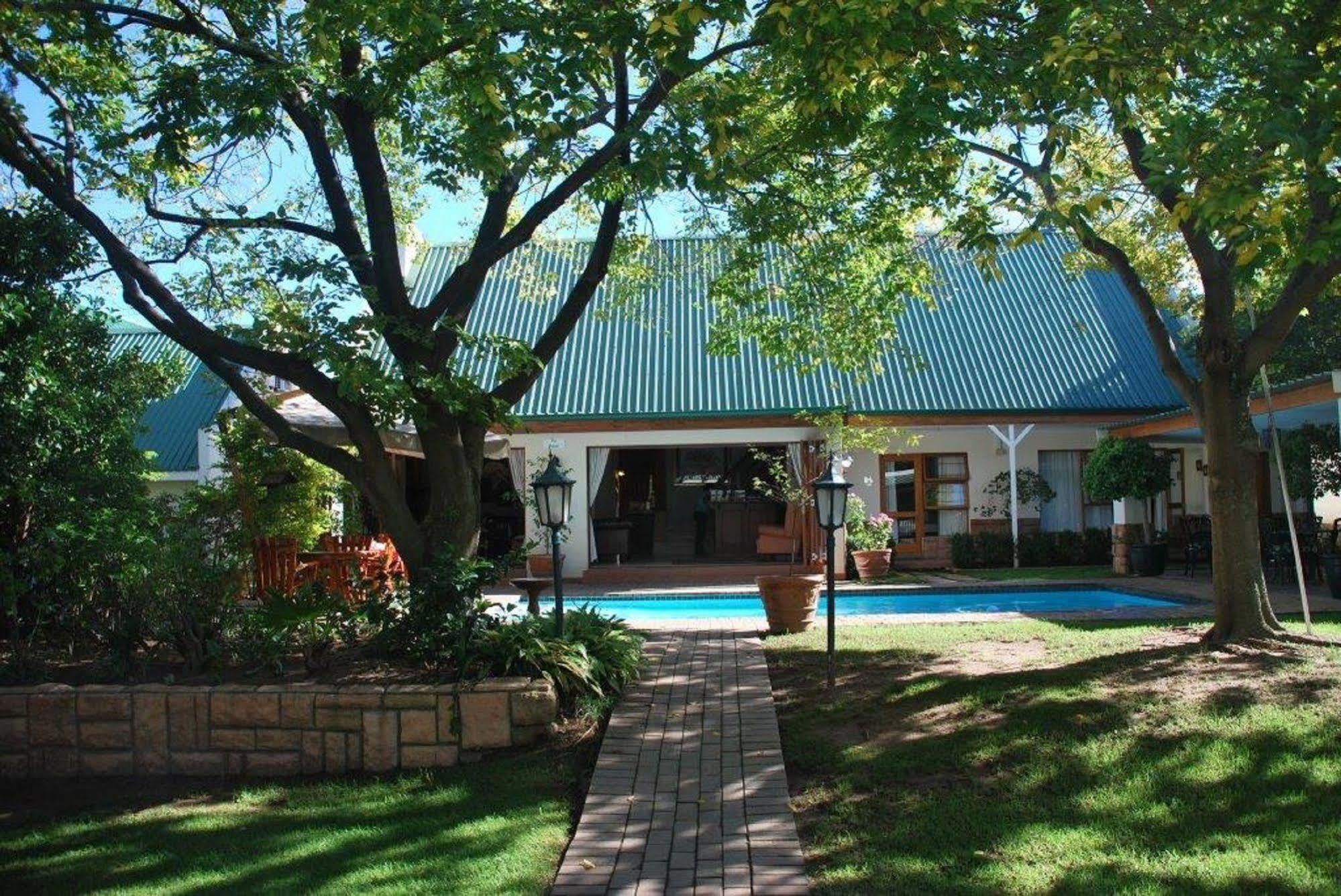 Sunninghill Guest Lodges Johannesburg Exterior photo